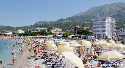 VAL, privatni sme&scaron;taj u mestu Dobre Vode, Crna Gora